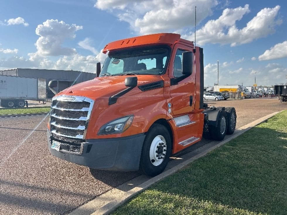 Day Cab Tractor-Heavy Duty Tractors-Freightliner-2019-T12664ST-Richland-MS-318,524\n\t\tmiles-$ 45,500 - Image 3