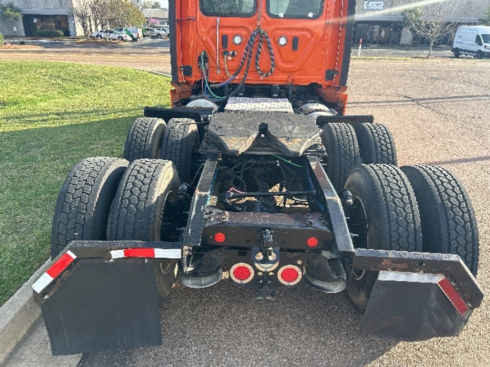 Day Cab Tractor-Heavy Duty Tractors-Freightliner-2019-T12664ST-Richland-MS-318,524\n\t\tmiles-$ 45,500 - Image 6