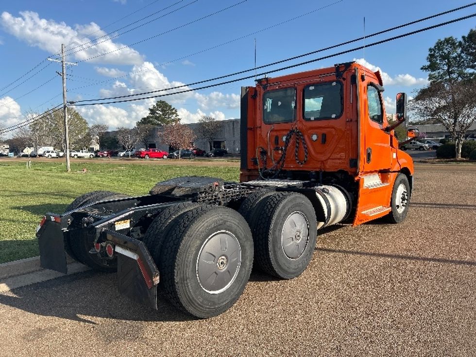 Day Cab Tractor-Heavy Duty Tractors-Freightliner-2019-T12664ST-Richland-MS-318,524\n\t\tmiles-$ 45,500 - Image 7