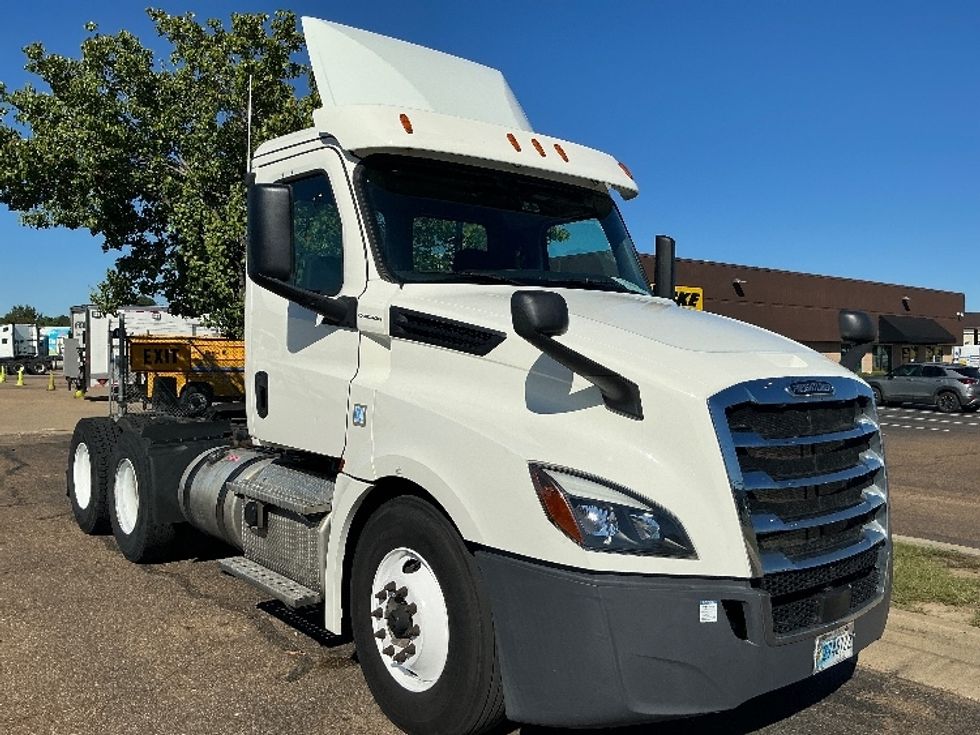 Day Cab Tractor-Heavy Duty Tractors-Freightliner-2019-T12664ST-Richland-MS-372,714\n\t\tmiles-$ 47,750 - Image 1