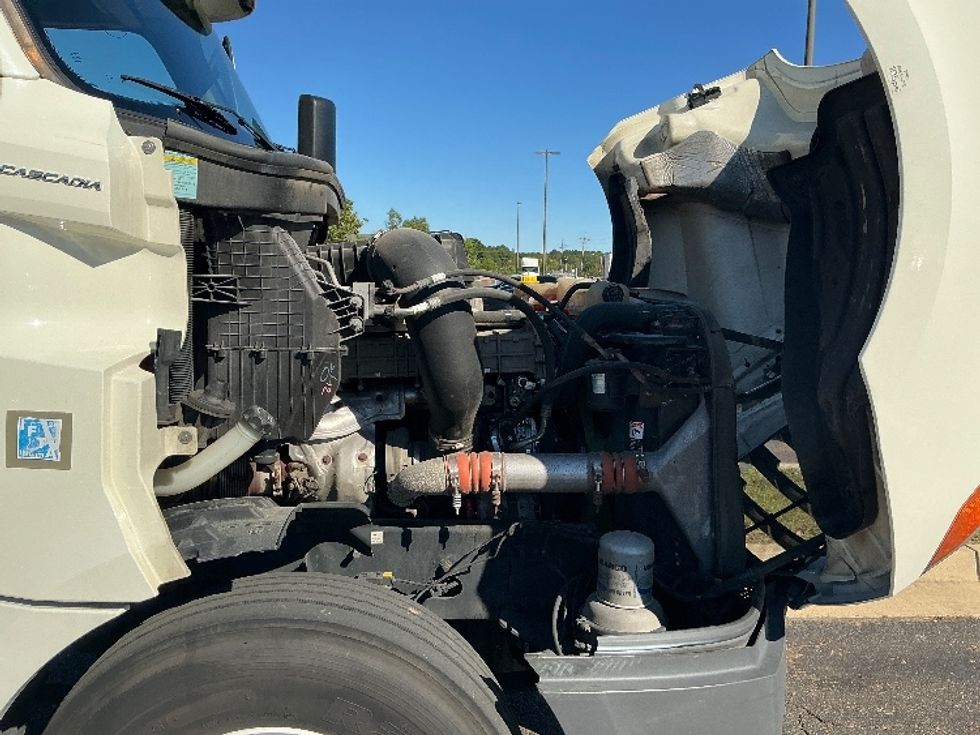 Day Cab Tractor-Heavy Duty Tractors-Freightliner-2019-T12664ST-Richland-MS-372,714\n\t\tmiles-$ 47,750 - Image 15