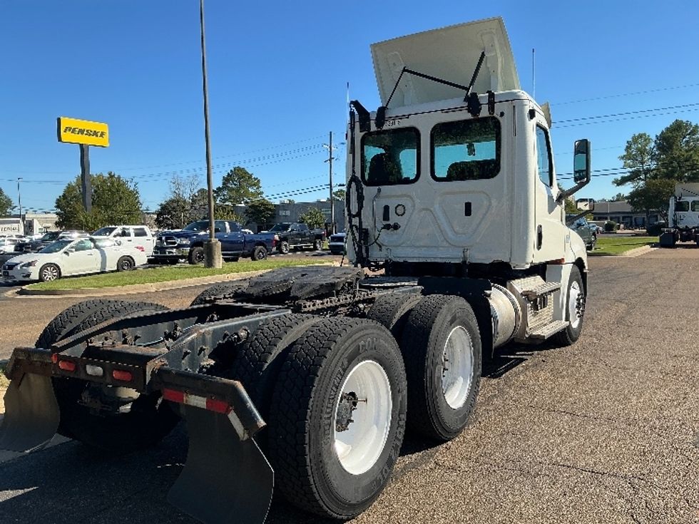 Day Cab Tractor-Heavy Duty Tractors-Freightliner-2019-T12664ST-Richland-MS-372,714\n\t\tmiles-$ 47,750 - Image 7