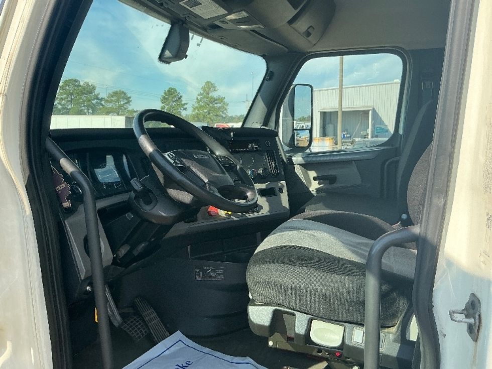 Day Cab Tractor-Heavy Duty Tractors-Freightliner-2019-T12664ST-Richland-MS-407,186\n\t\tmiles-$ 46,500 - Image 10