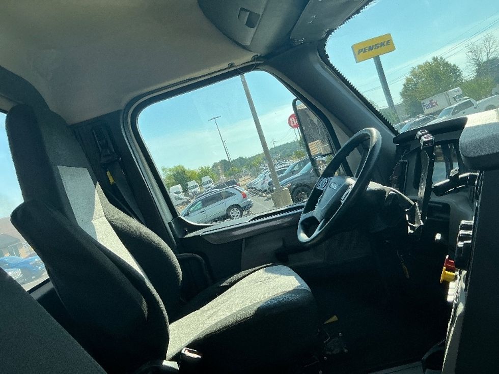 Day Cab Tractor-Heavy Duty Tractors-Freightliner-2019-T12664ST-Richland-MS-407,186\n\t\tmiles-$ 46,500 - Image 14