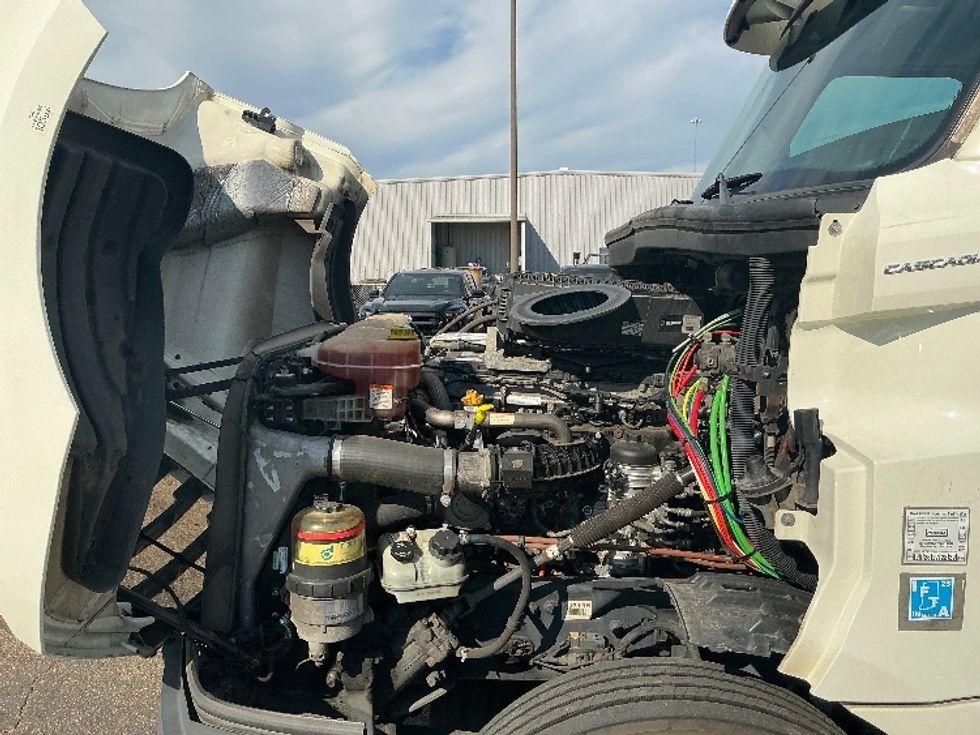 Day Cab Tractor-Heavy Duty Tractors-Freightliner-2019-T12664ST-Richland-MS-407,186\n\t\tmiles-$ 46,500 - Image 16