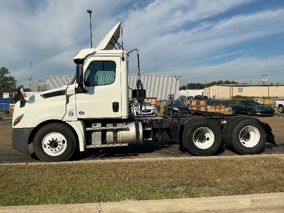Day Cab Tractor-Heavy Duty Tractors-Freightliner-2019-T12664ST-Richland-MS-407,186\n\t\tmiles-$ 46,500 - Image 4