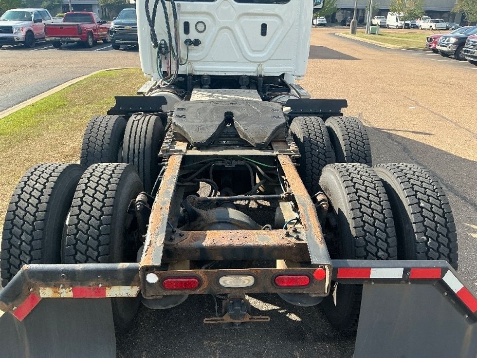 Day Cab Tractor-Heavy Duty Tractors-Freightliner-2019-T12664ST-Richland-MS-407,186\n\t\tmiles-$ 46,500 - Image 6