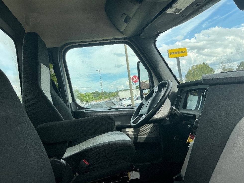 Day Cab Tractor-Heavy Duty Tractors-Freightliner-2019-T12664ST-Richland-MS-429,354\n\t\tmiles-$ 44,500 - Image 14