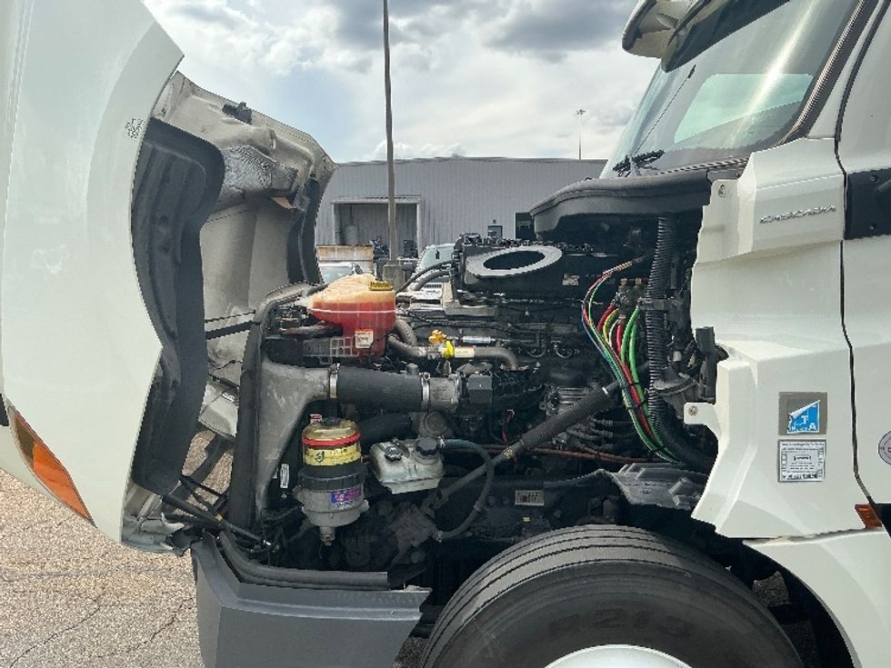 Day Cab Tractor-Heavy Duty Tractors-Freightliner-2019-T12664ST-Richland-MS-429,354\n\t\tmiles-$ 44,500 - Image 16