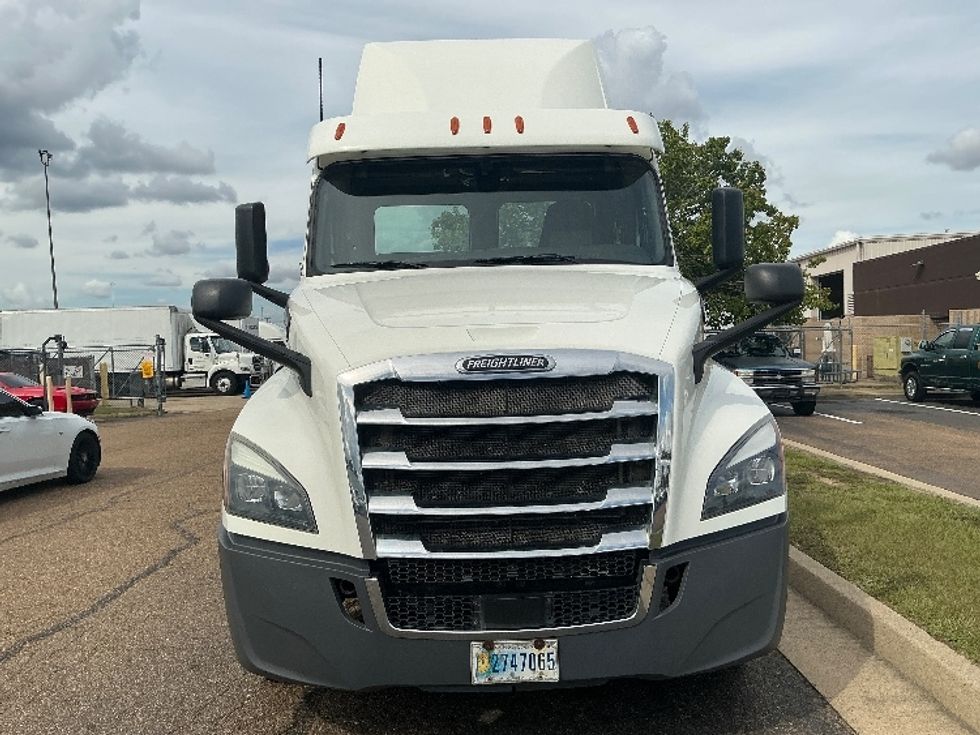 Day Cab Tractor-Heavy Duty Tractors-Freightliner-2019-T12664ST-Richland-MS-429,354\n\t\tmiles-$ 44,500 - Image 2