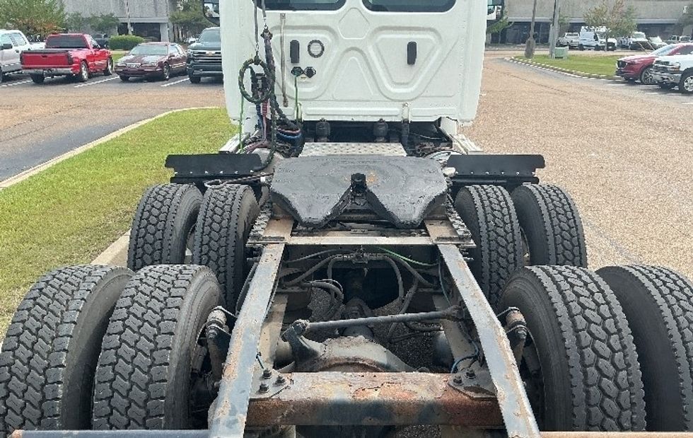 Day Cab Tractor-Heavy Duty Tractors-Freightliner-2019-T12664ST-Richland-MS-429,354\n\t\tmiles-$ 44,500 - Image 6