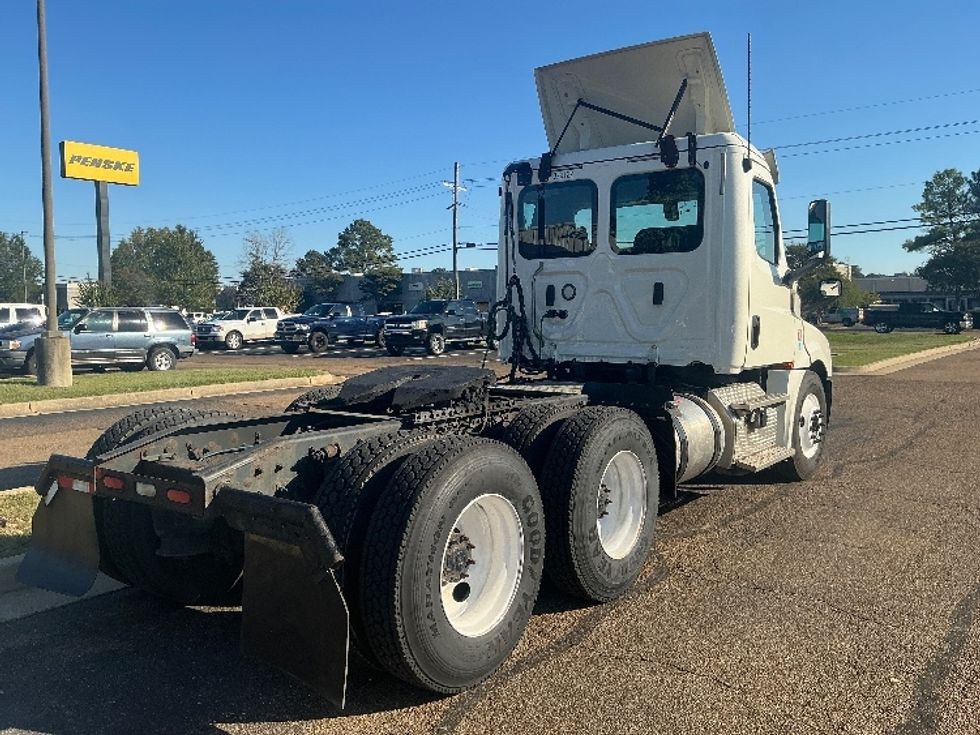 Day Cab Tractor-Heavy Duty Tractors-Freightliner-2019-T12664ST-Richland-MS-429,354\n\t\tmiles-$ 44,500 - Image 7