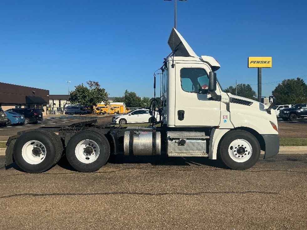 Day Cab Tractor-Heavy Duty Tractors-Freightliner-2019-T12664ST-Richland-MS-429,354\n\t\tmiles-$ 44,500 - Image 8