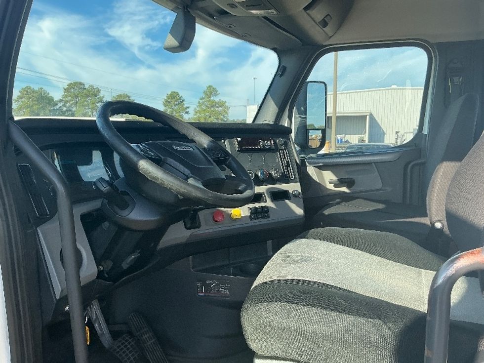 Day Cab Tractor-Heavy Duty Tractors-Freightliner-2019-T12664ST-Richland-MS-465,537\n\t\tmiles-$ 42,500 - Image 10