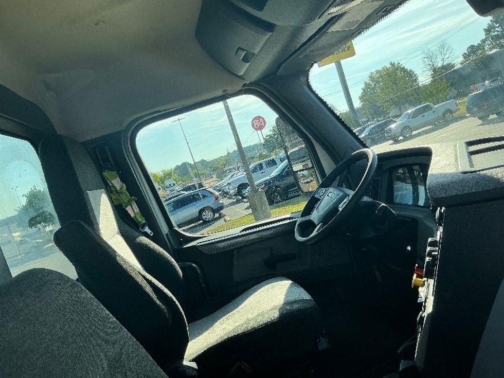 Day Cab Tractor-Heavy Duty Tractors-Freightliner-2019-T12664ST-Richland-MS-465,537\n\t\tmiles-$ 42,500 - Image 14