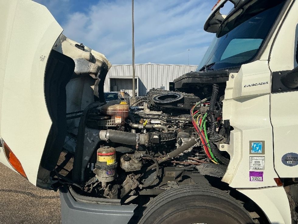 Day Cab Tractor-Heavy Duty Tractors-Freightliner-2019-T12664ST-Richland-MS-465,537\n\t\tmiles-$ 42,500 - Image 16