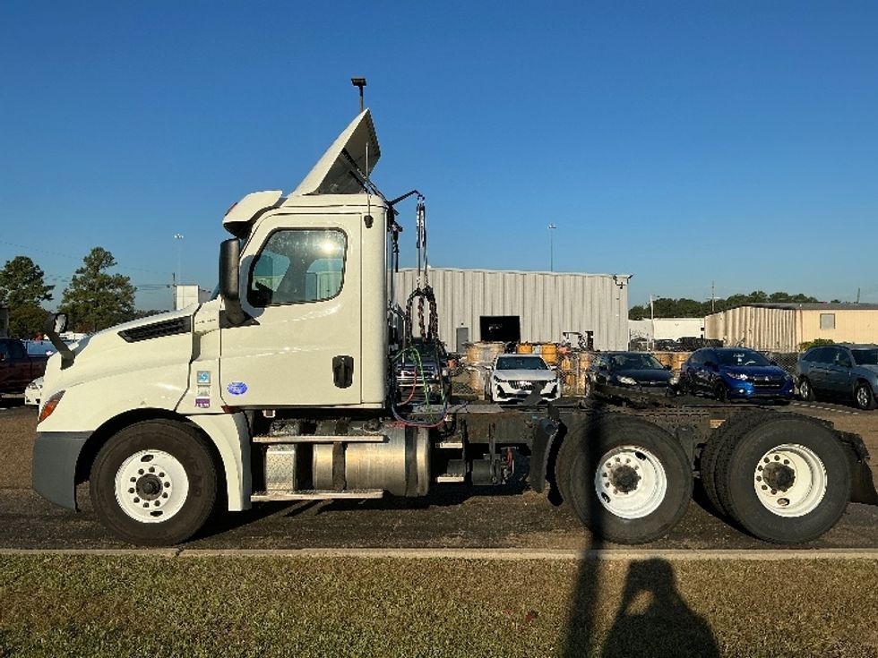 Day Cab Tractor-Heavy Duty Tractors-Freightliner-2019-T12664ST-Richland-MS-465,537\n\t\tmiles-$ 42,500 - Image 4