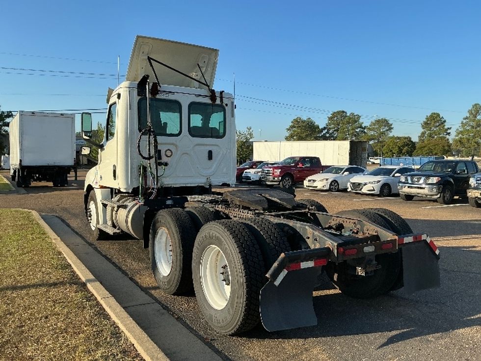 Day Cab Tractor-Heavy Duty Tractors-Freightliner-2019-T12664ST-Richland-MS-465,537\n\t\tmiles-$ 42,500 - Image 5