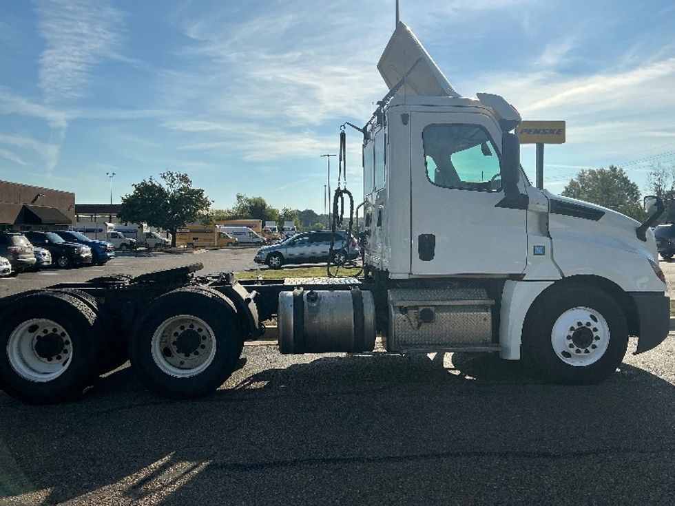 Day Cab Tractor-Heavy Duty Tractors-Freightliner-2019-T12664ST-Richland-MS-465,537\n\t\tmiles-$ 42,500 - Image 8