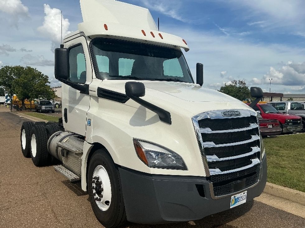 Day Cab Tractor-Heavy Duty Tractors-Freightliner-2019-T12664ST-Richland-MS-509,321\n\t\tmiles-$ 39,500 - Image 1