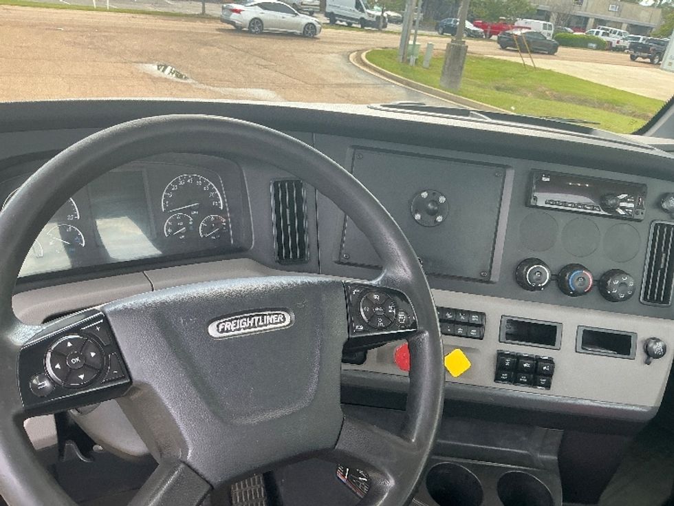 Day Cab Tractor-Heavy Duty Tractors-Freightliner-2019-T12664ST-Richland-MS-509,321\n\t\tmiles-$ 39,500 - Image 11
