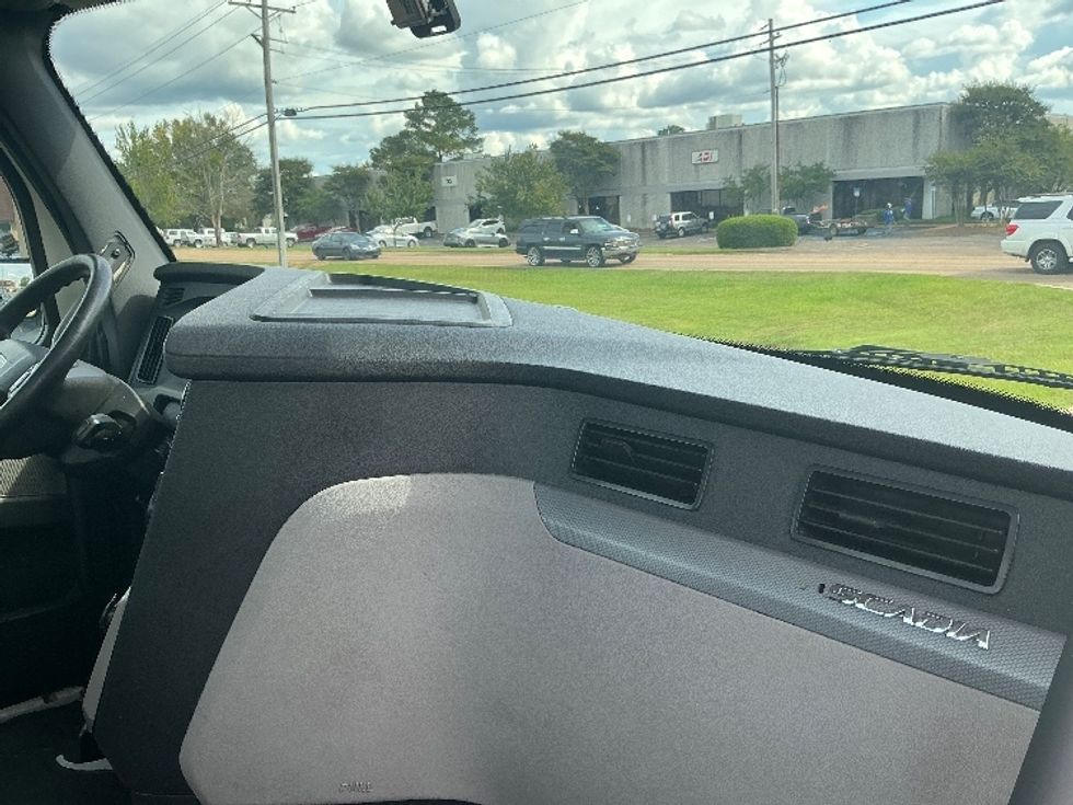 Day Cab Tractor-Heavy Duty Tractors-Freightliner-2019-T12664ST-Richland-MS-509,321\n\t\tmiles-$ 39,500 - Image 13