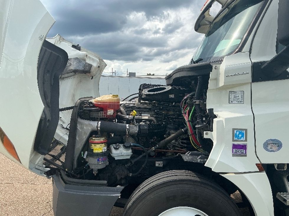 Day Cab Tractor-Heavy Duty Tractors-Freightliner-2019-T12664ST-Richland-MS-509,321\n\t\tmiles-$ 39,500 - Image 16