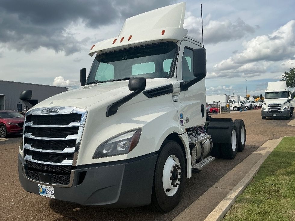 Day Cab Tractor-Heavy Duty Tractors-Freightliner-2019-T12664ST-Richland-MS-509,321\n\t\tmiles-$ 39,500 - Image 3