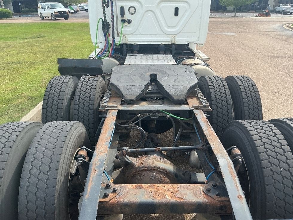 Day Cab Tractor-Heavy Duty Tractors-Freightliner-2019-T12664ST-Richland-MS-509,321\n\t\tmiles-$ 39,500 - Image 6