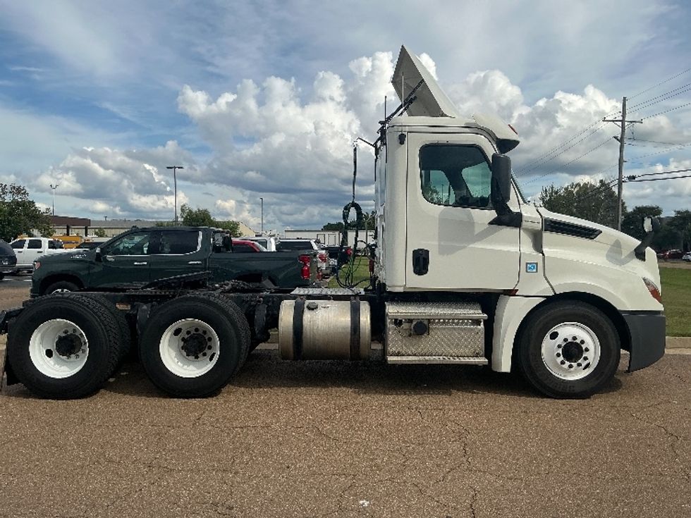 Day Cab Tractor-Heavy Duty Tractors-Freightliner-2019-T12664ST-Richland-MS-509,321\n\t\tmiles-$ 39,500 - Image 8