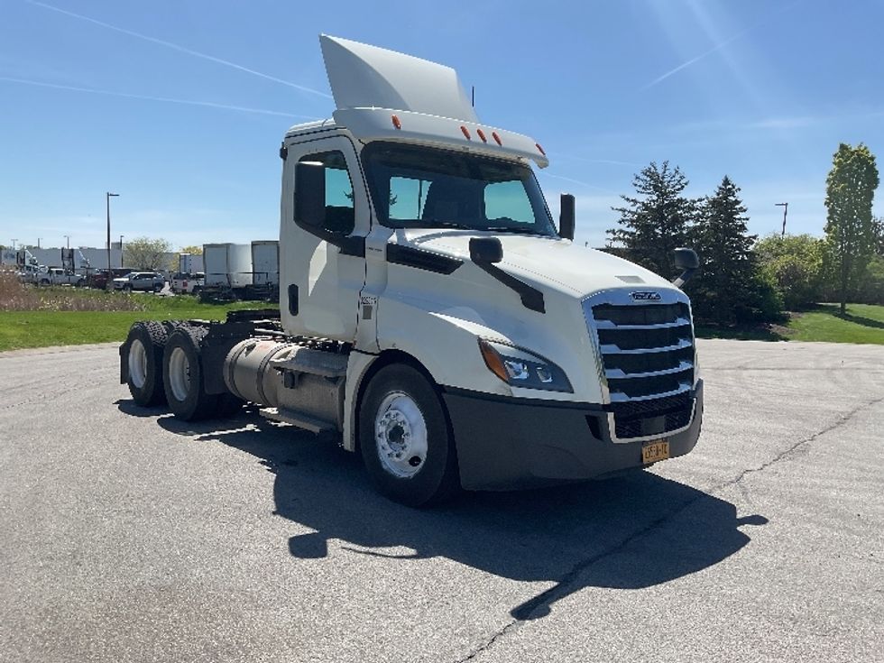Day Cab Tractor-Heavy Duty Tractors-Freightliner-2019-T12664ST-Rochester-NY-191,795\n\t\tmiles-$ 73,000 - Image 1