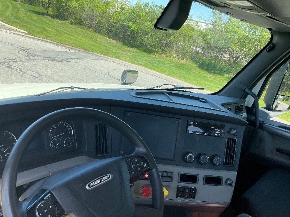 Day Cab Tractor-Heavy Duty Tractors-Freightliner-2019-T12664ST-Rochester-NY-191,795\n\t\tmiles-$ 73,000 - Image 11