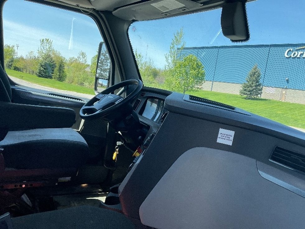 Day Cab Tractor-Heavy Duty Tractors-Freightliner-2019-T12664ST-Rochester-NY-191,795\n\t\tmiles-$ 73,000 - Image 14