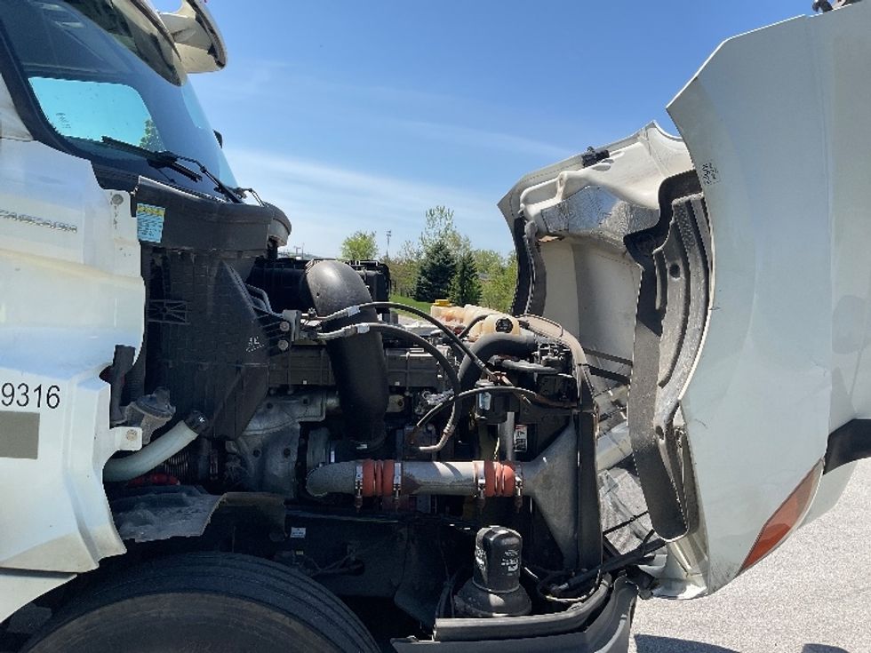 Day Cab Tractor-Heavy Duty Tractors-Freightliner-2019-T12664ST-Rochester-NY-191,795\n\t\tmiles-$ 73,000 - Image 15