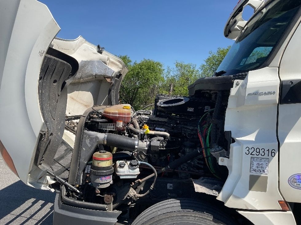 Day Cab Tractor-Heavy Duty Tractors-Freightliner-2019-T12664ST-Rochester-NY-191,795\n\t\tmiles-$ 73,000 - Image 16