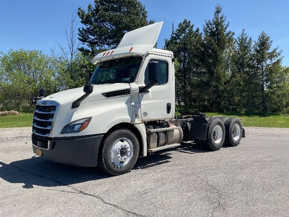 Day Cab Tractor-Heavy Duty Tractors-Freightliner-2019-T12664ST-Rochester-NY-191,795\n\t\tmiles-$ 73,000 - Image 3