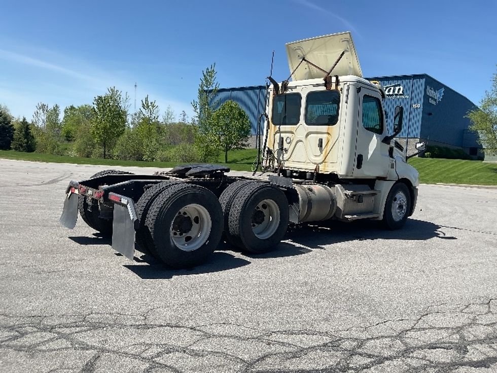 Day Cab Tractor-Heavy Duty Tractors-Freightliner-2019-T12664ST-Rochester-NY-191,795\n\t\tmiles-$ 73,000 - Image 7