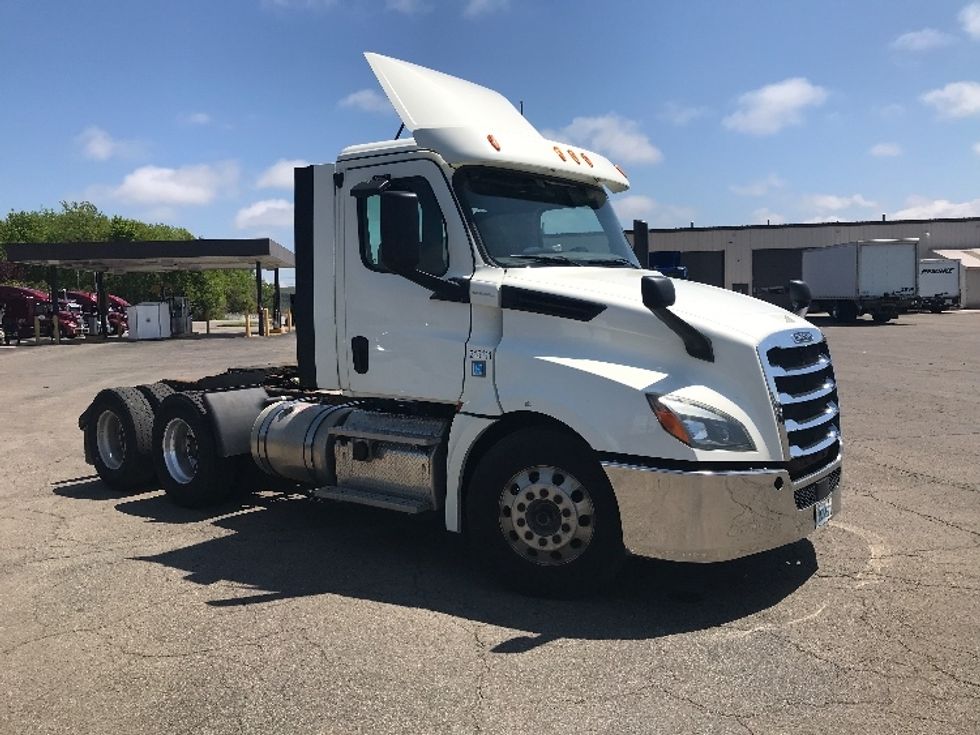 Day Cab Tractor-Heavy Duty Tractors-Freightliner-2019-T12664ST-Rochester-NY-298,961\n\t\tmiles-$ 47,750 - Image 1