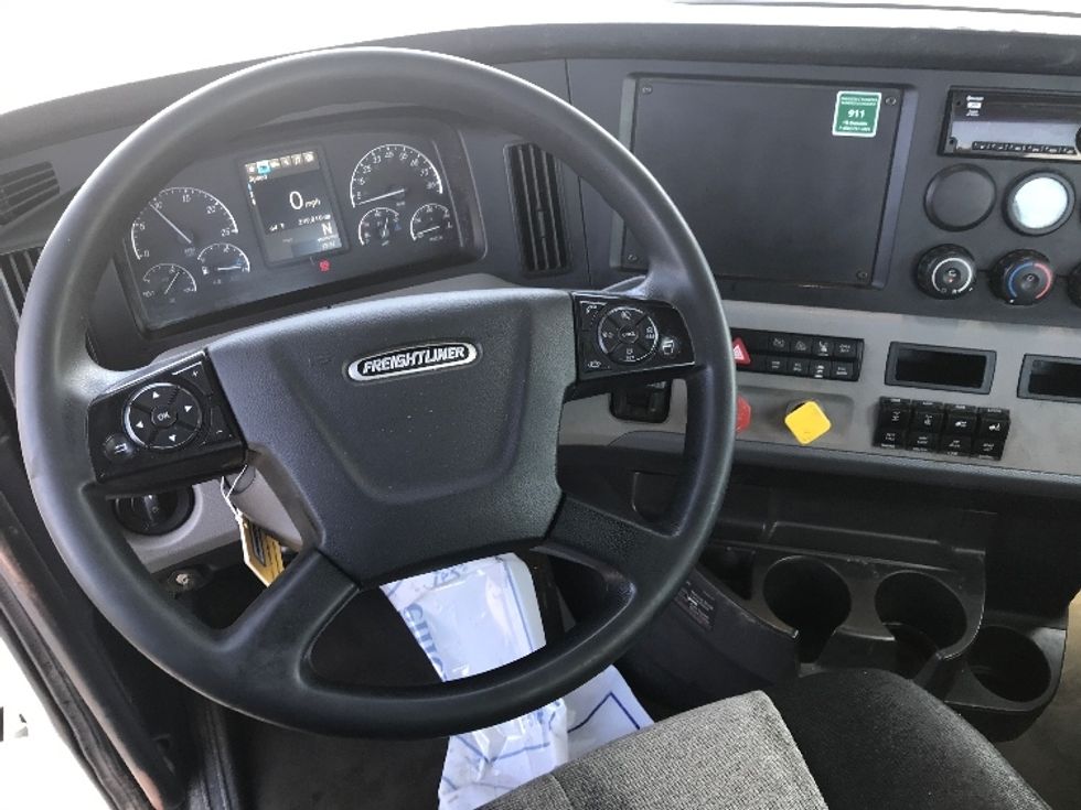 Day Cab Tractor-Heavy Duty Tractors-Freightliner-2019-T12664ST-Rochester-NY-298,961\n\t\tmiles-$ 47,750 - Image 11