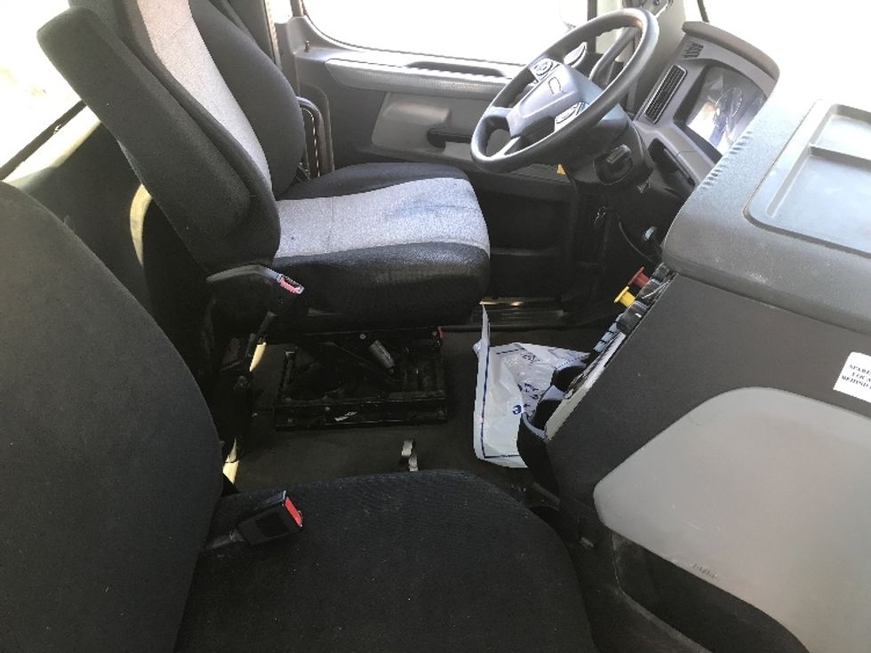 Day Cab Tractor-Heavy Duty Tractors-Freightliner-2019-T12664ST-Rochester-NY-298,961\n\t\tmiles-$ 47,750 - Image 14