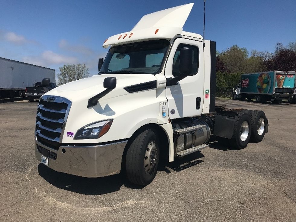 Day Cab Tractor-Heavy Duty Tractors-Freightliner-2019-T12664ST-Rochester-NY-298,961\n\t\tmiles-$ 47,750 - Image 3