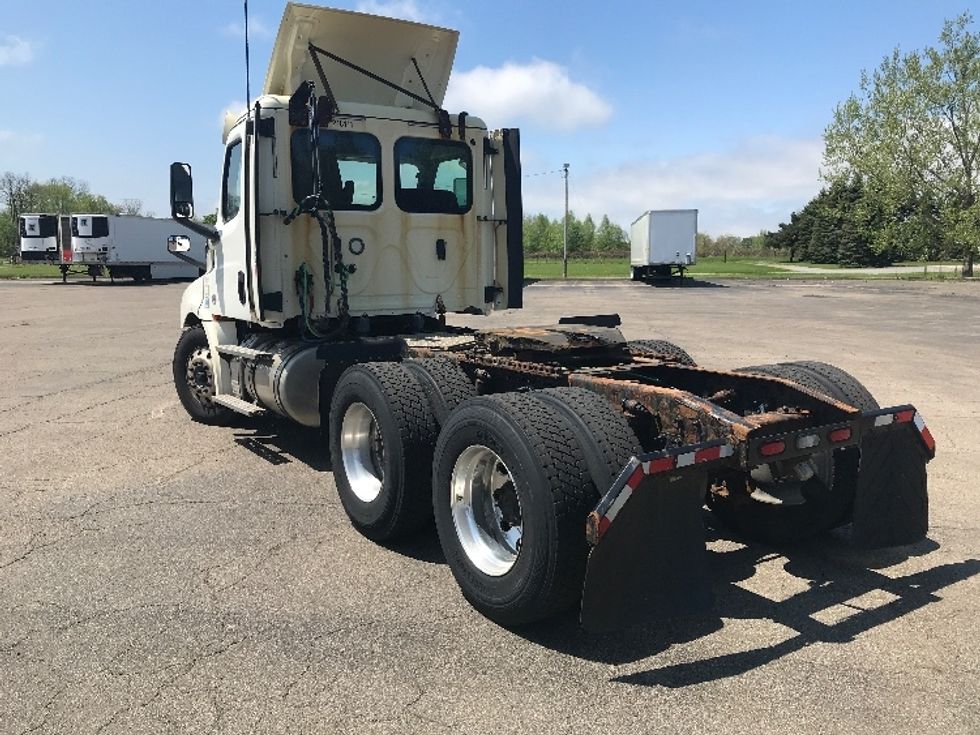 Day Cab Tractor-Heavy Duty Tractors-Freightliner-2019-T12664ST-Rochester-NY-298,961\n\t\tmiles-$ 47,750 - Image 5