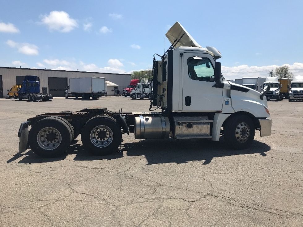 Day Cab Tractor-Heavy Duty Tractors-Freightliner-2019-T12664ST-Rochester-NY-298,961\n\t\tmiles-$ 47,750 - Image 8