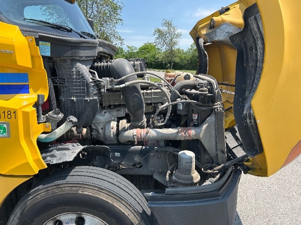 Day Cab Tractor-Heavy Duty Tractors-Freightliner-2019-T12664ST-Rochester-NY-433,045\n\t\tmiles-$ 35,750 - Image 15