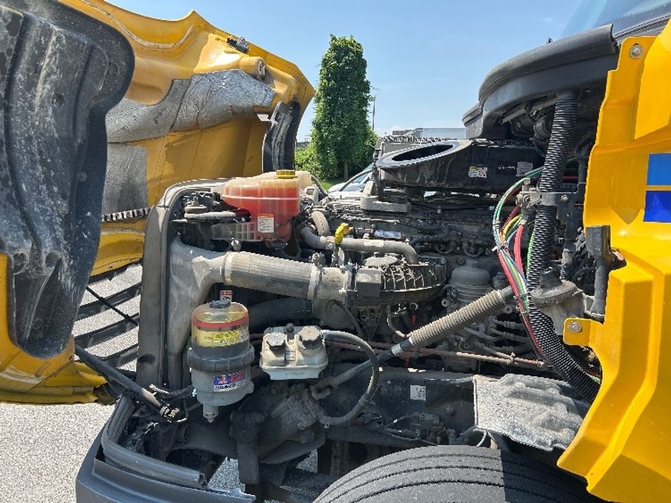 Day Cab Tractor-Heavy Duty Tractors-Freightliner-2019-T12664ST-Rochester-NY-433,045\n\t\tmiles-$ 35,750 - Image 16