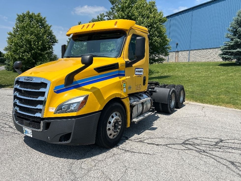 Day Cab Tractor-Heavy Duty Tractors-Freightliner-2019-T12664ST-Rochester-NY-433,045\n\t\tmiles-$ 35,750 - Image 3