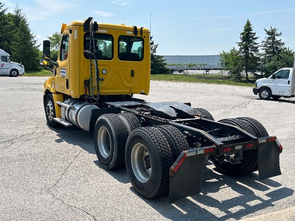 Day Cab Tractor-Heavy Duty Tractors-Freightliner-2019-T12664ST-Rochester-NY-433,045\n\t\tmiles-$ 35,750 - Image 5