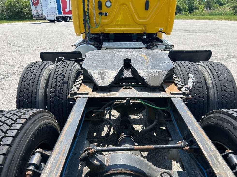 Day Cab Tractor-Heavy Duty Tractors-Freightliner-2019-T12664ST-Rochester-NY-433,045\n\t\tmiles-$ 35,750 - Image 6