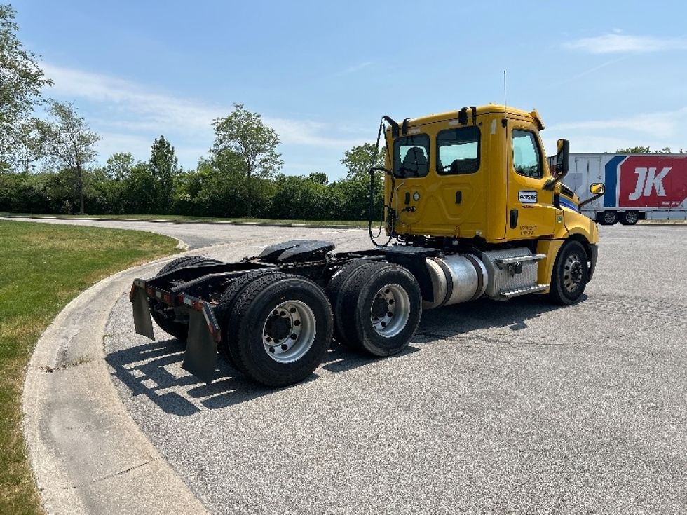 Day Cab Tractor-Heavy Duty Tractors-Freightliner-2019-T12664ST-Rochester-NY-433,045\n\t\tmiles-$ 35,750 - Image 7