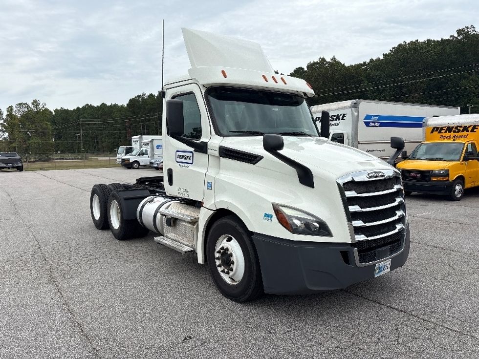 Day Cab Tractor-Heavy Duty Tractors-Freightliner-2019-T12664ST-Rocky Mount-NC-555,405\n\t\tmiles-$ 34,250 - Image 1